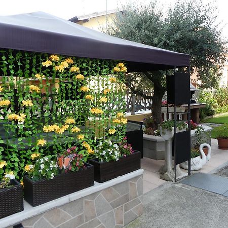 I Fiori Di Malpensa Bed & Breakfast Ferno Exterior photo